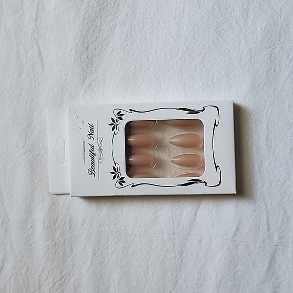 24 Pieces Fake Press On Nails - Picture 5 of 6